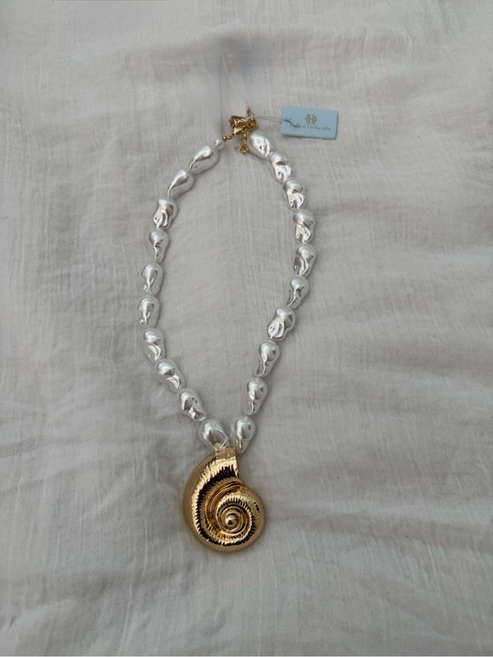 House of Harlow Jewelry - House of Harlow Gold Shell Pendant Necklace with White Pearls (new with tag)